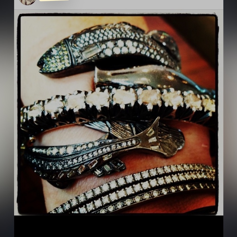 Roseark Fish Bangle - Picture 10 of 10
